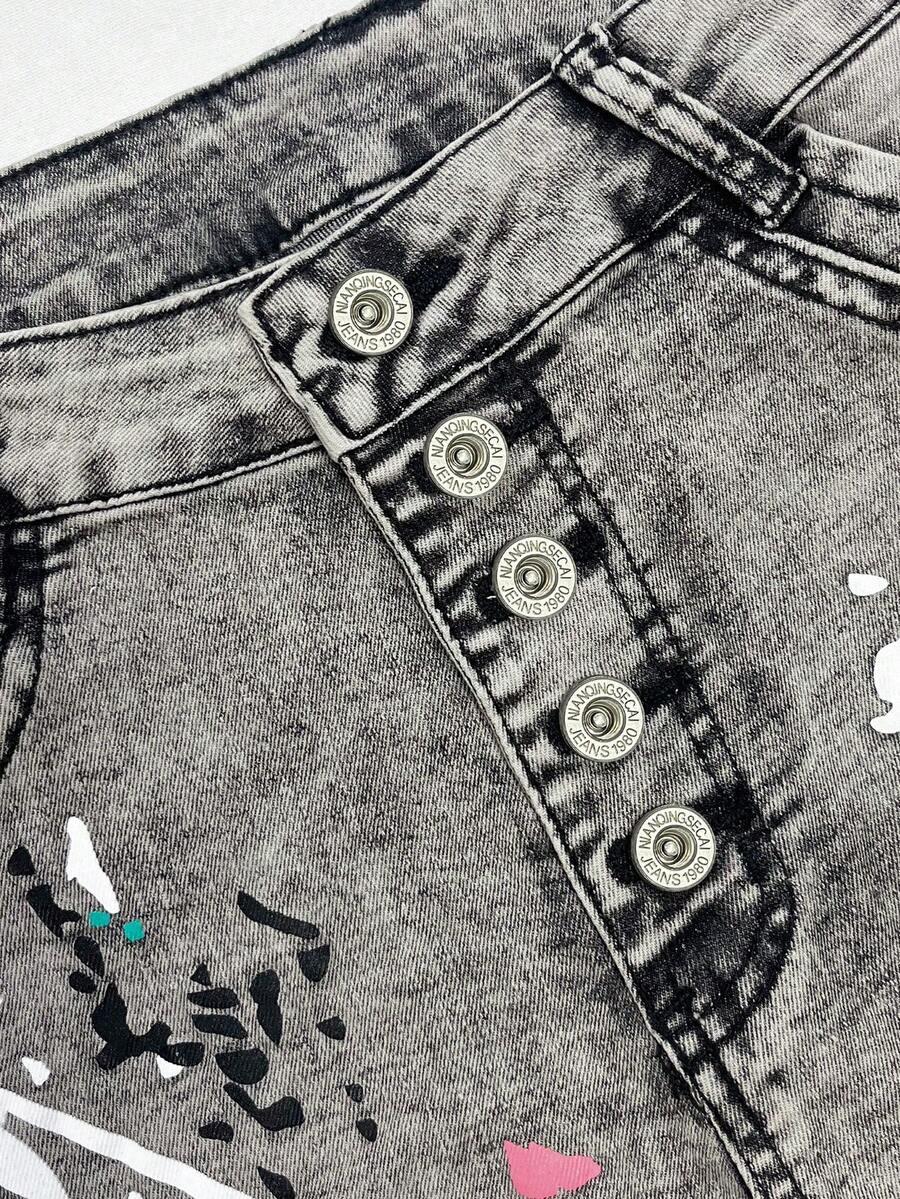 czarne krótkie spodenki jeans print
