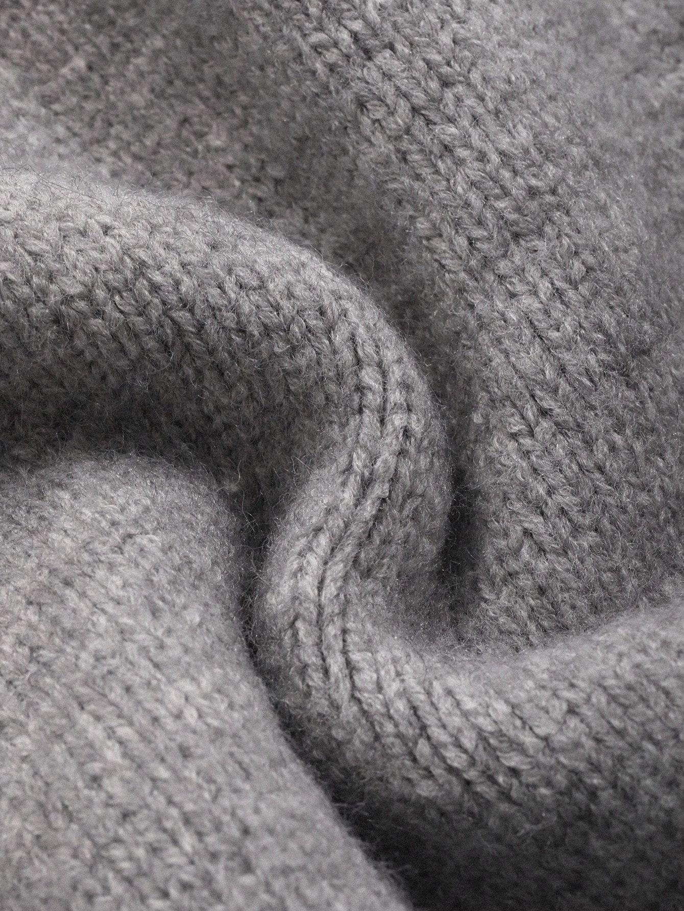 szary sweter nadruk 