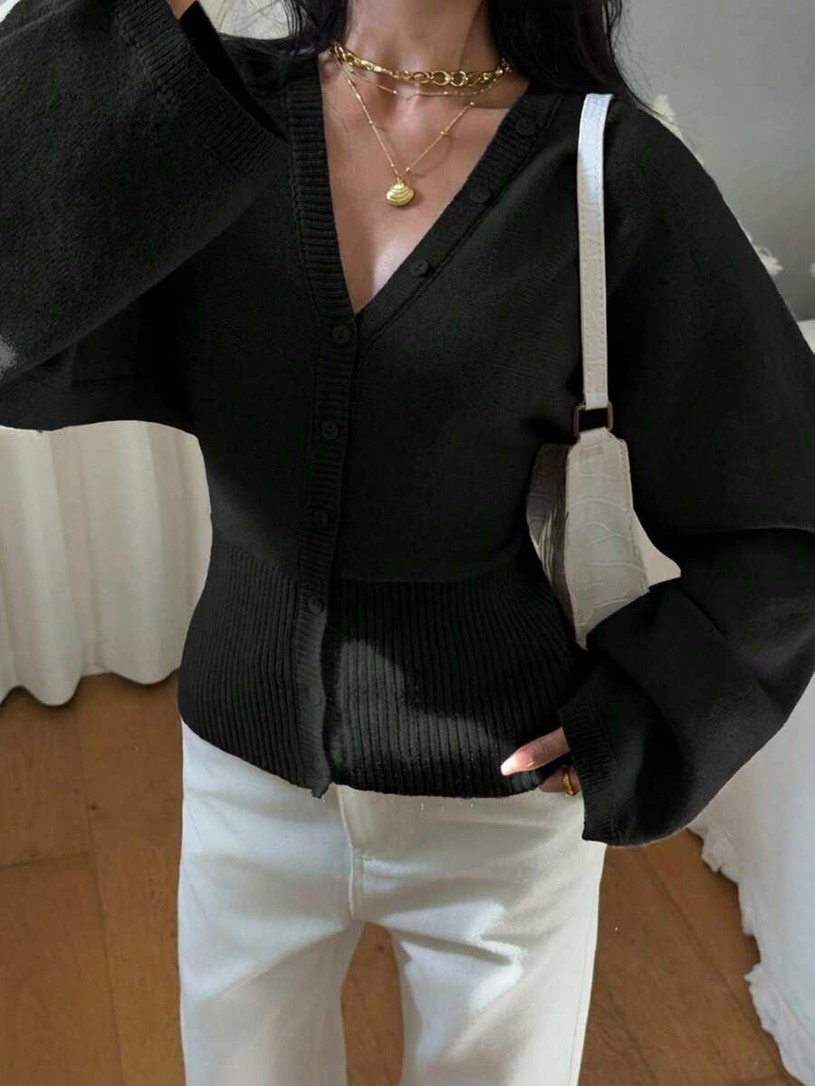 czarny sweter guziki
