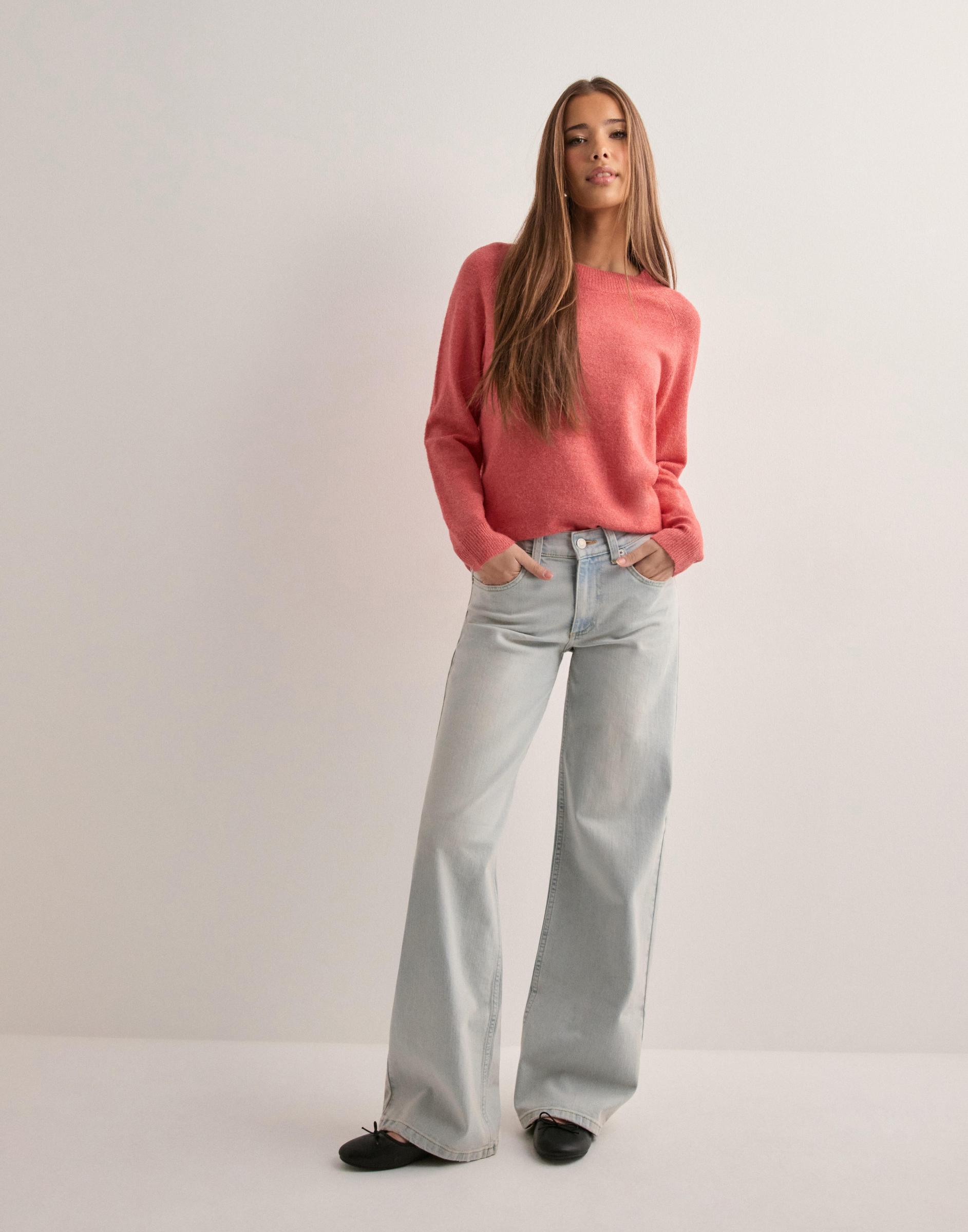 sweter z okrągłym dekoltem