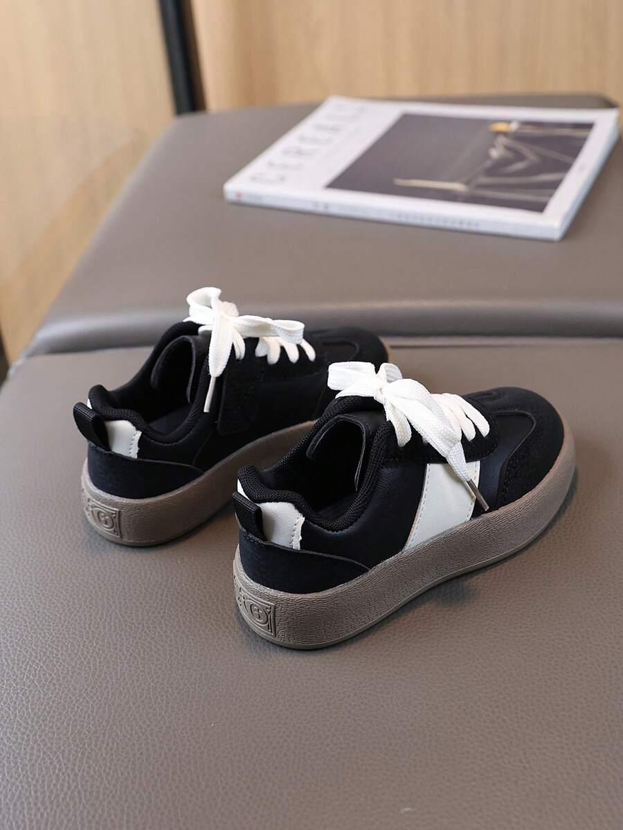 SZNUROWANE BUTY SPORTOWE 