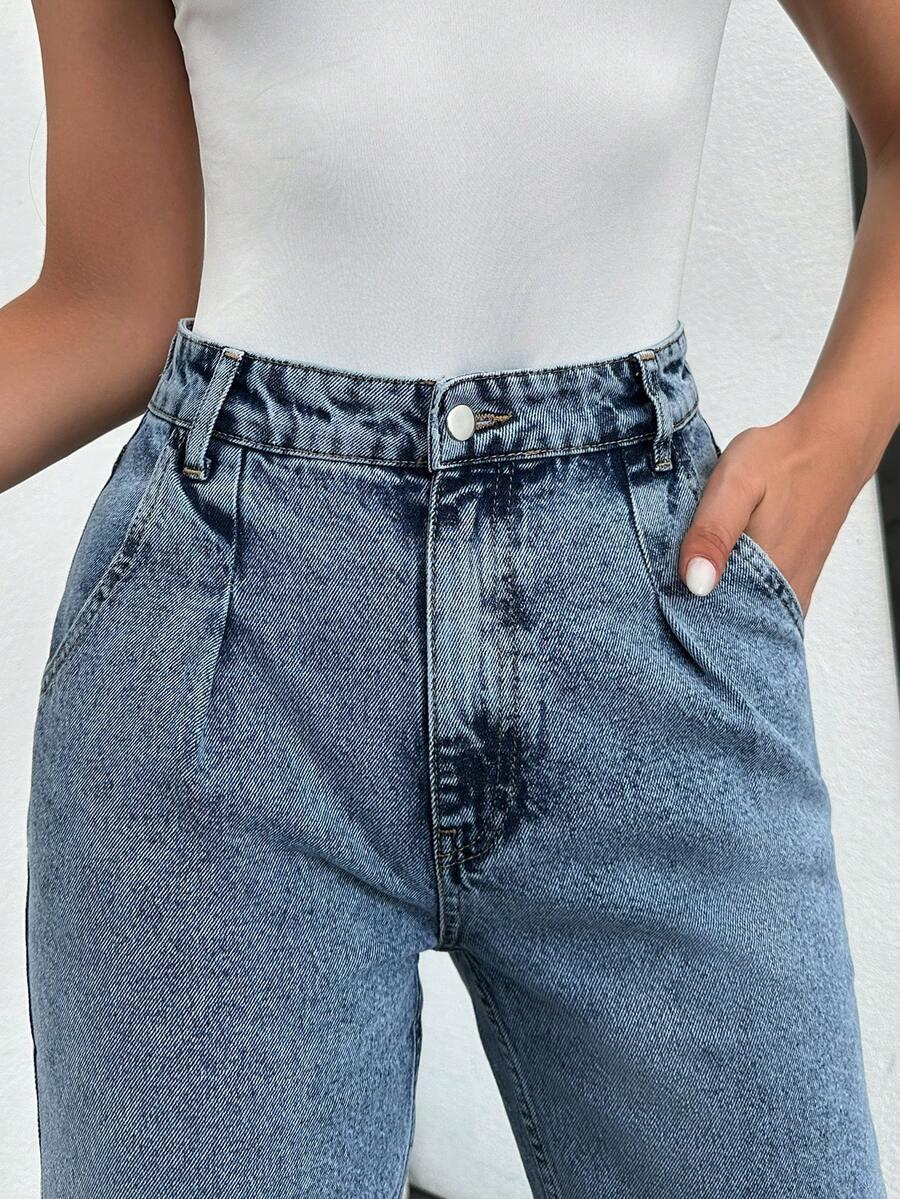niebieskie spodnie jeans