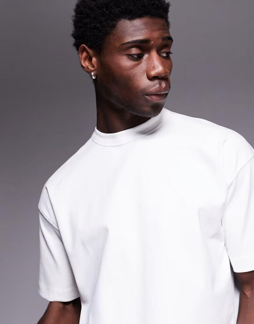 BIAŁY T-SHIRT OVERSIZE