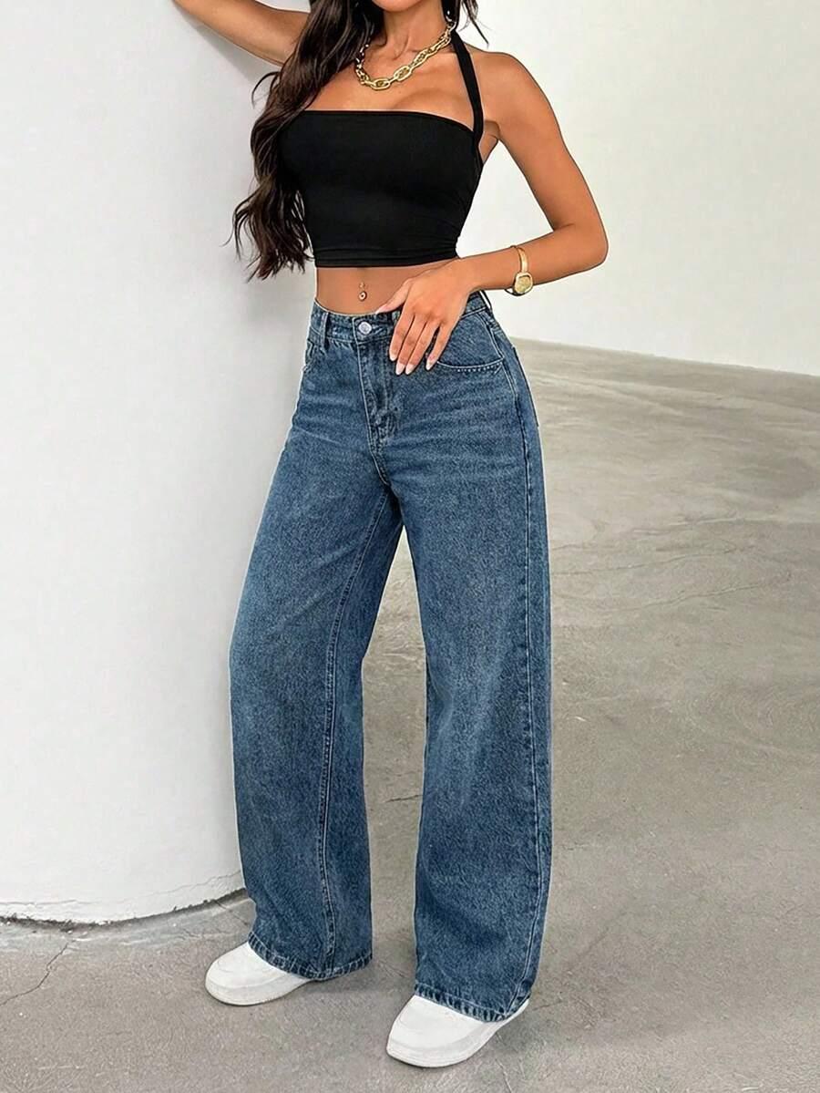 niebieskie spodnie jeans