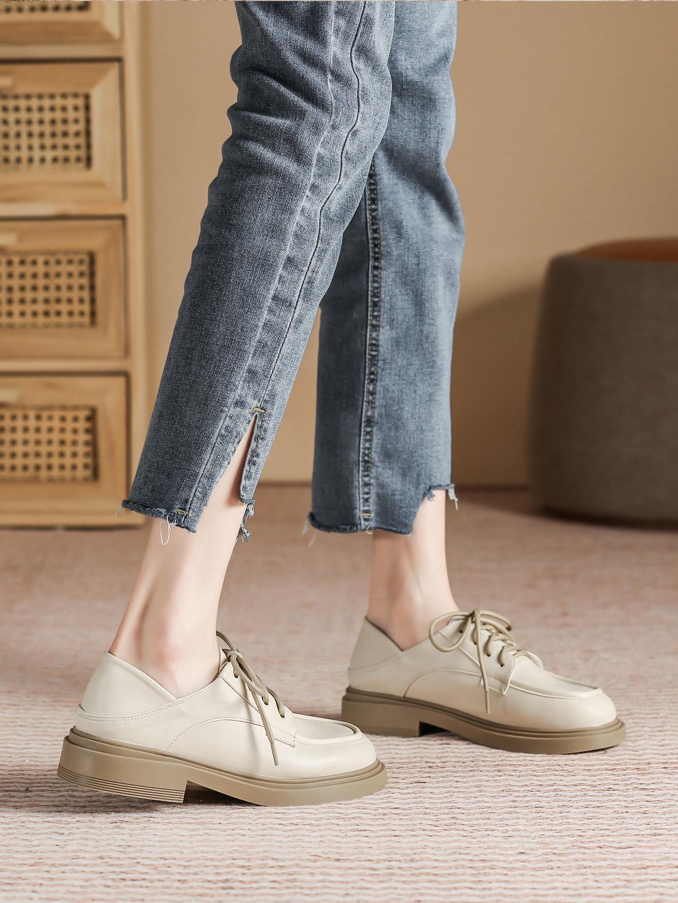 beżowe sznurowane buty