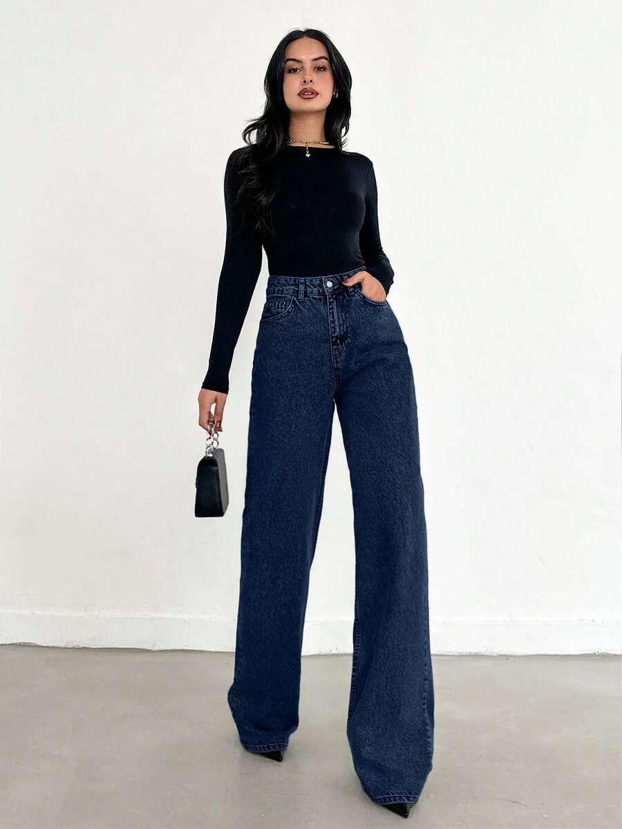 niebieskie spodnie jeans
