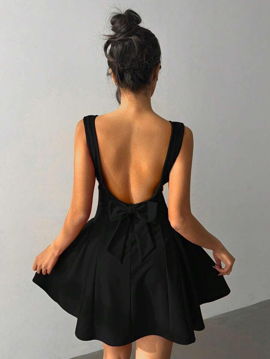 CZARNA MINI SUKIENKA