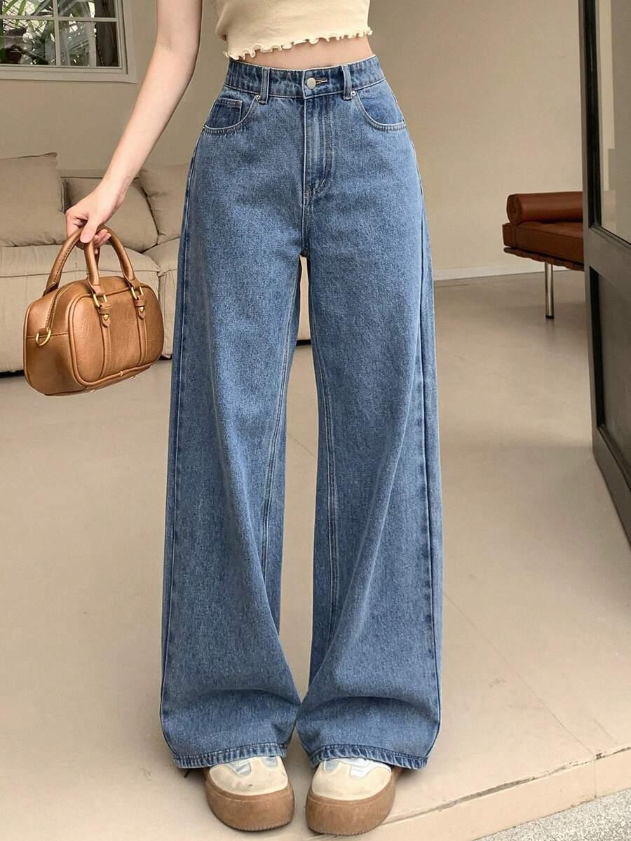 niebieskie spodnie jeans