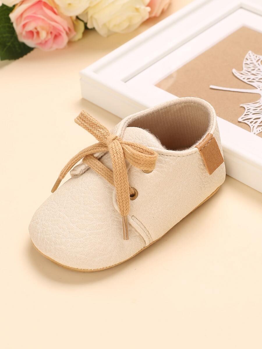 beżowe buty sznurowanie