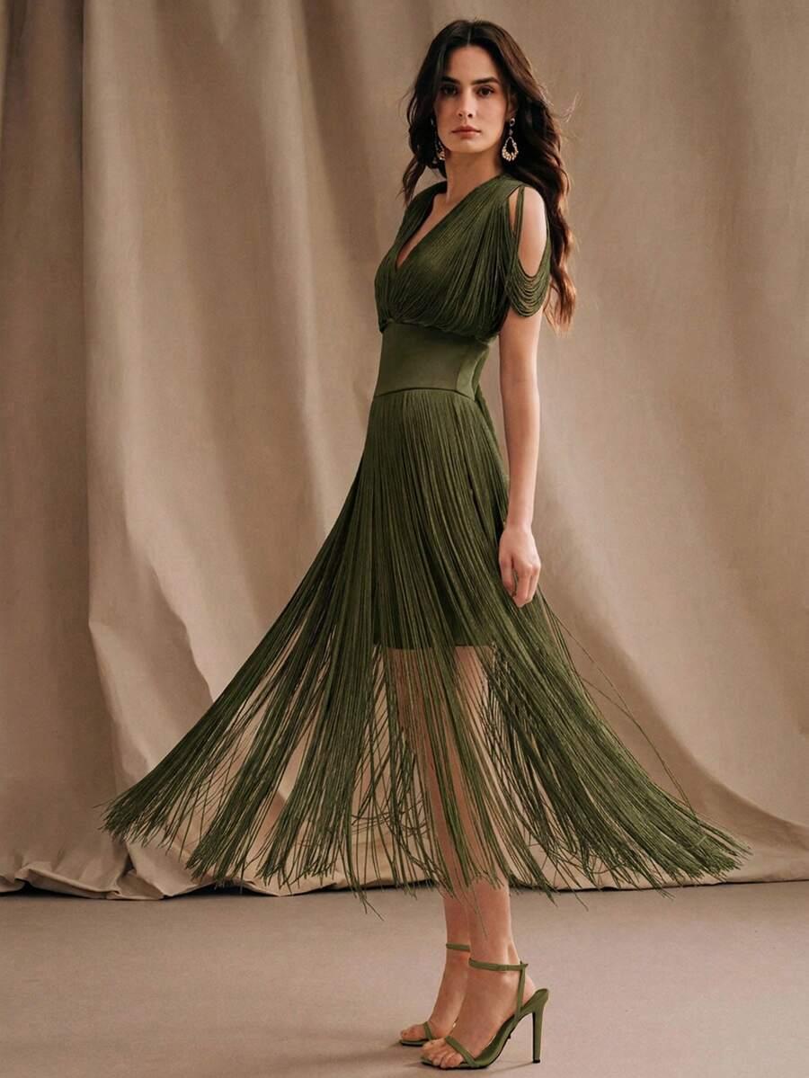 zielona sukienka v-neck frędzle