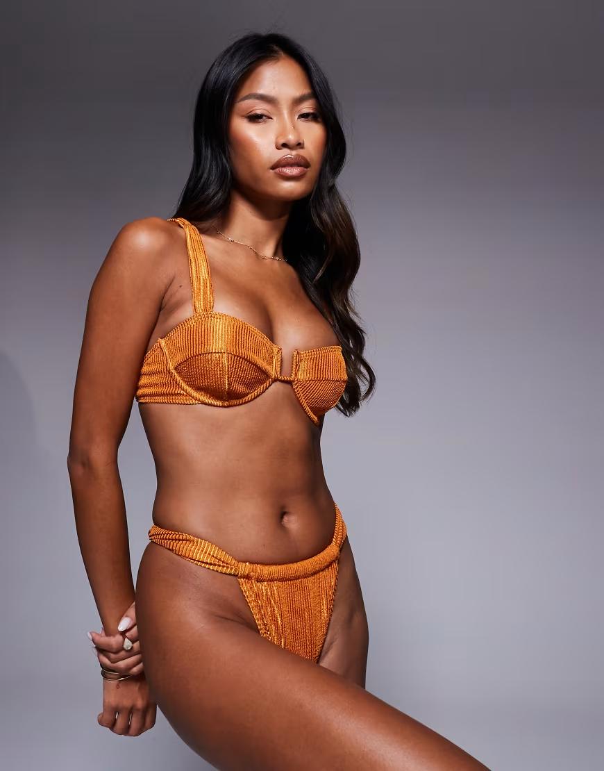 pomarańczowa góra od bikini tekstura