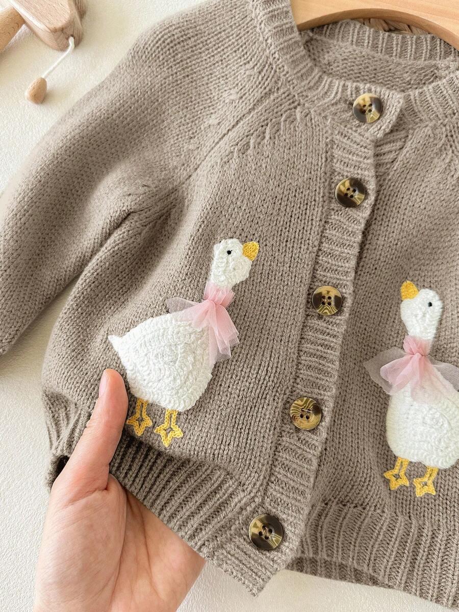 beżowy sweter guziki
