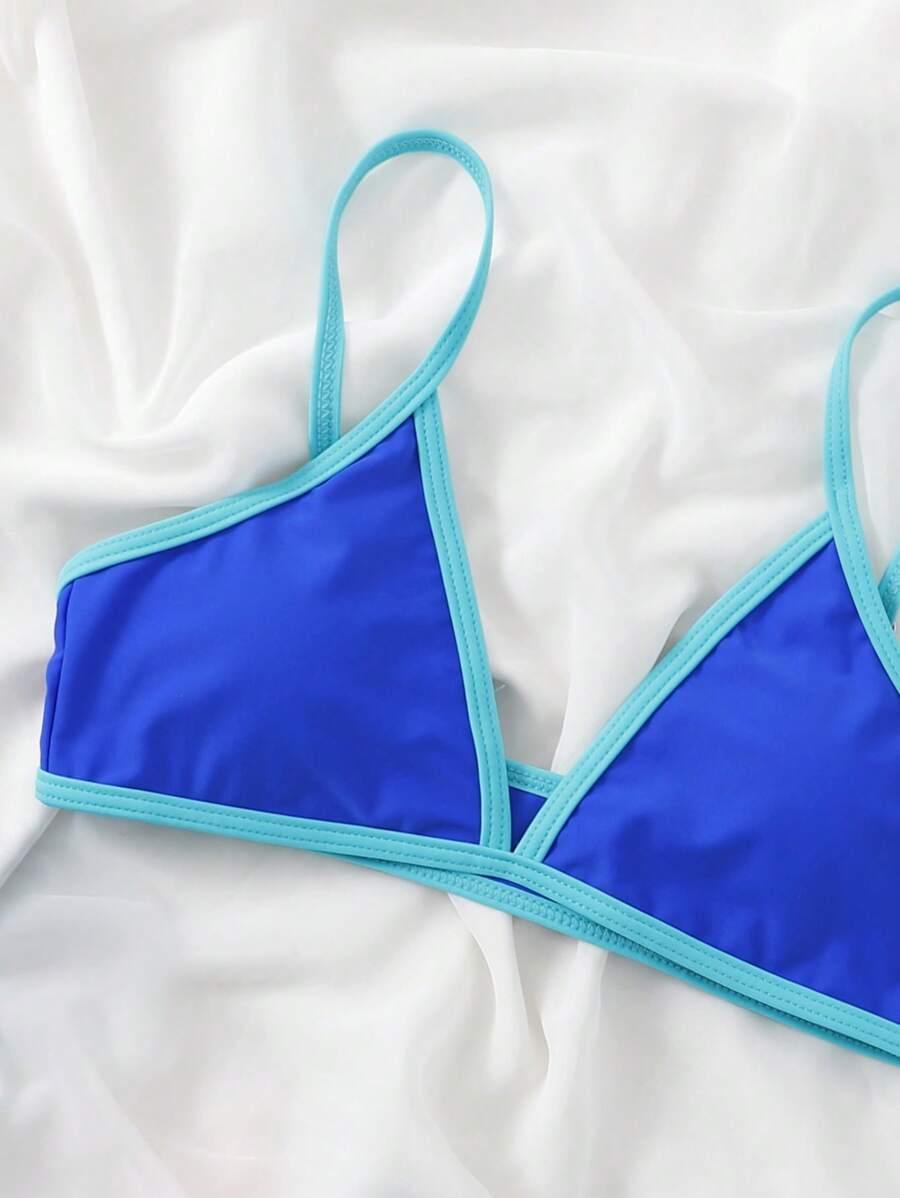 niebieska góra od bikini