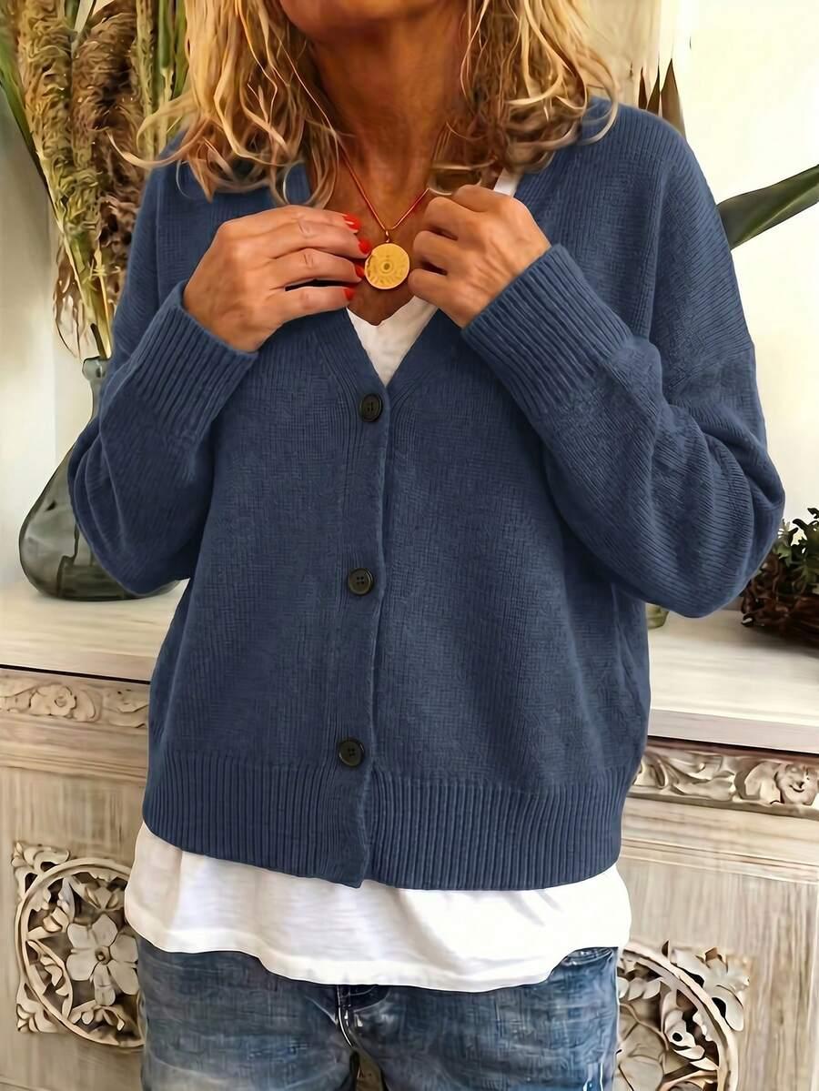 granatowy sweter guziki