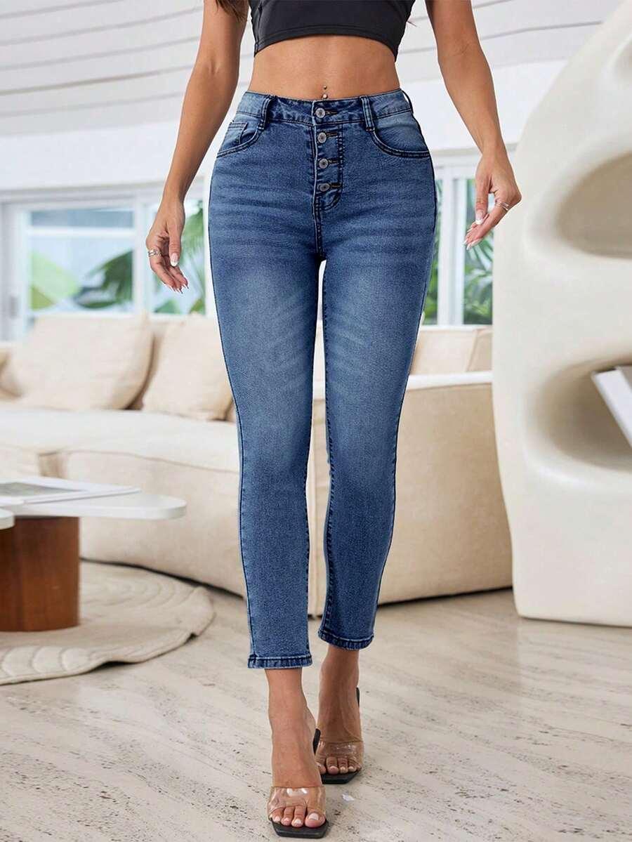 niebieskie jeansy kieszenie 