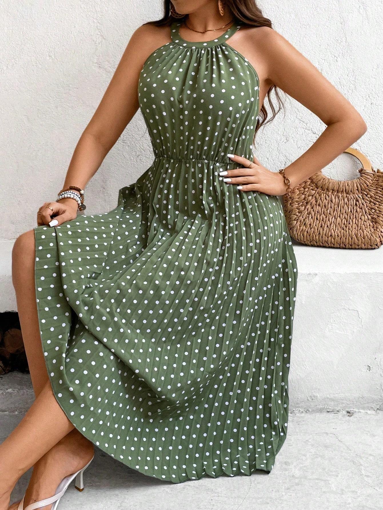 zielona plisowana sukienka do połowy łydki groszki