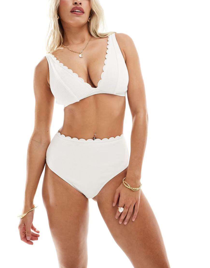 biały dół od bikini tekstura