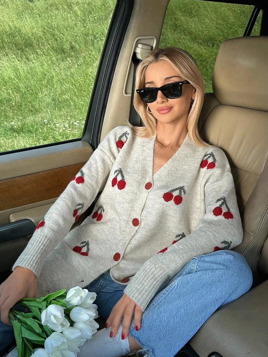 BEŻOWY DZIANINOWY SWETER WZÓR WIŚNIE 