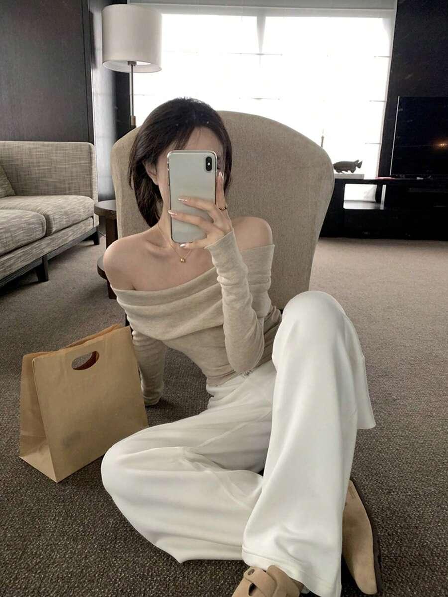 BEŻOWY SWETER ODKRYTE RAMIONA