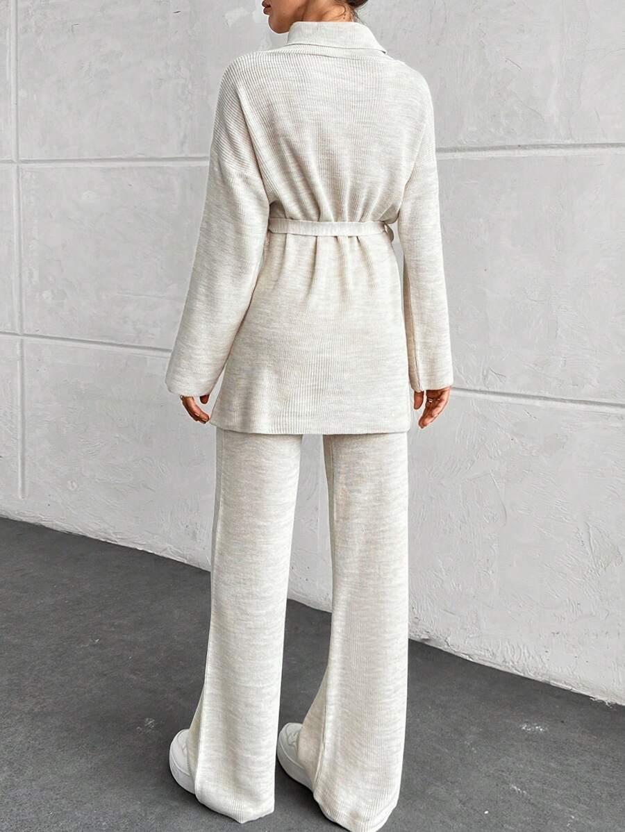 beżowy sweter półgolf