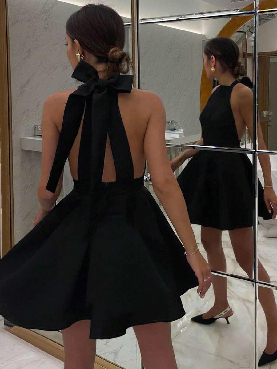 czarna mini sukienka bez rękawów