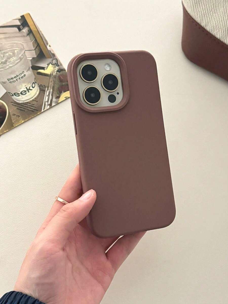 brązowe etui na telefon IPhone 15 pro