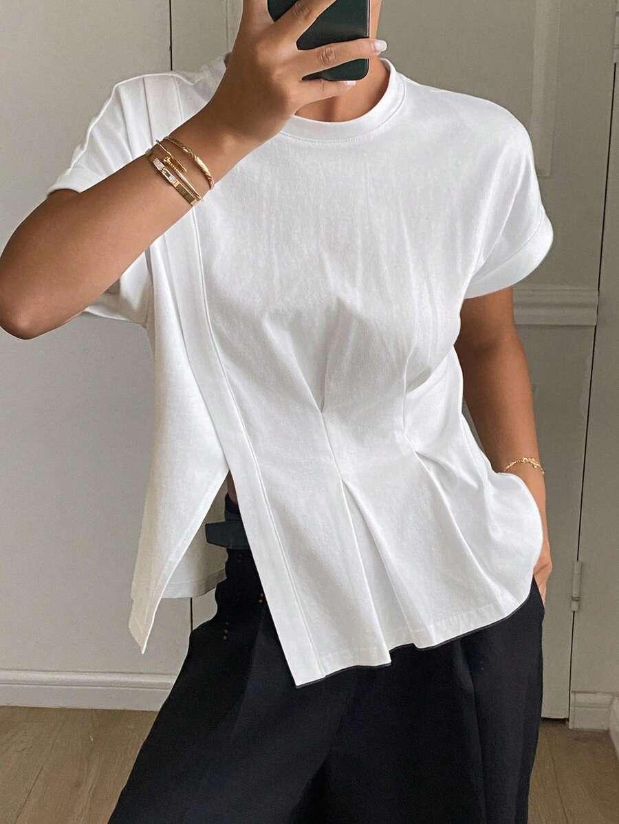 biały t-shirt okrągły dekolt rozcięcie