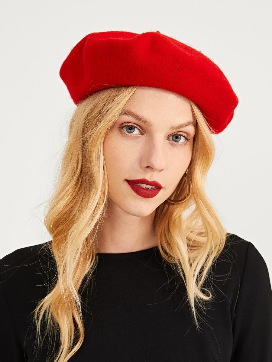 czerwony beret casual