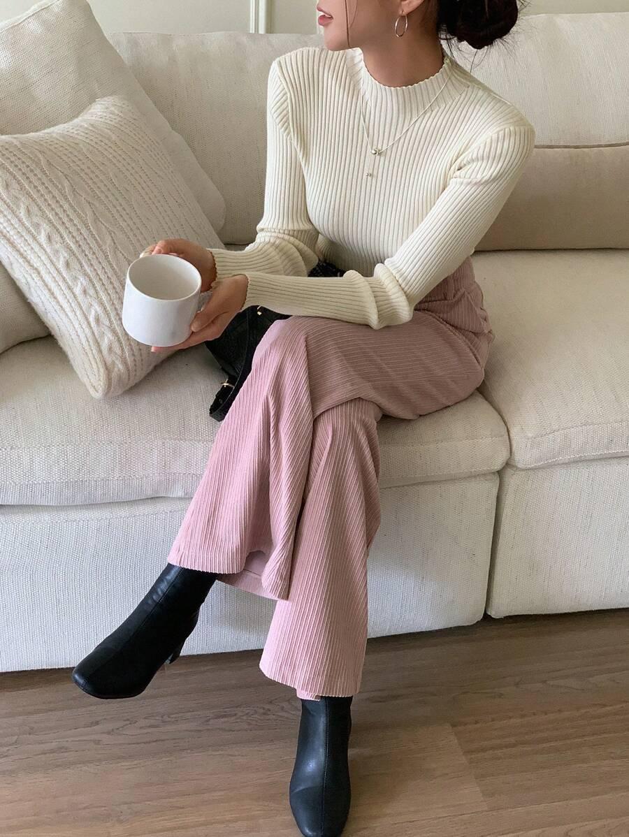BEŻOWY SWETER PRĄŻKI