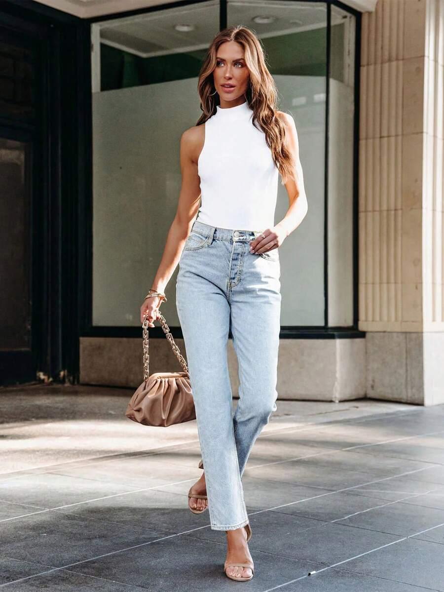 niebieskie spodnie jeans