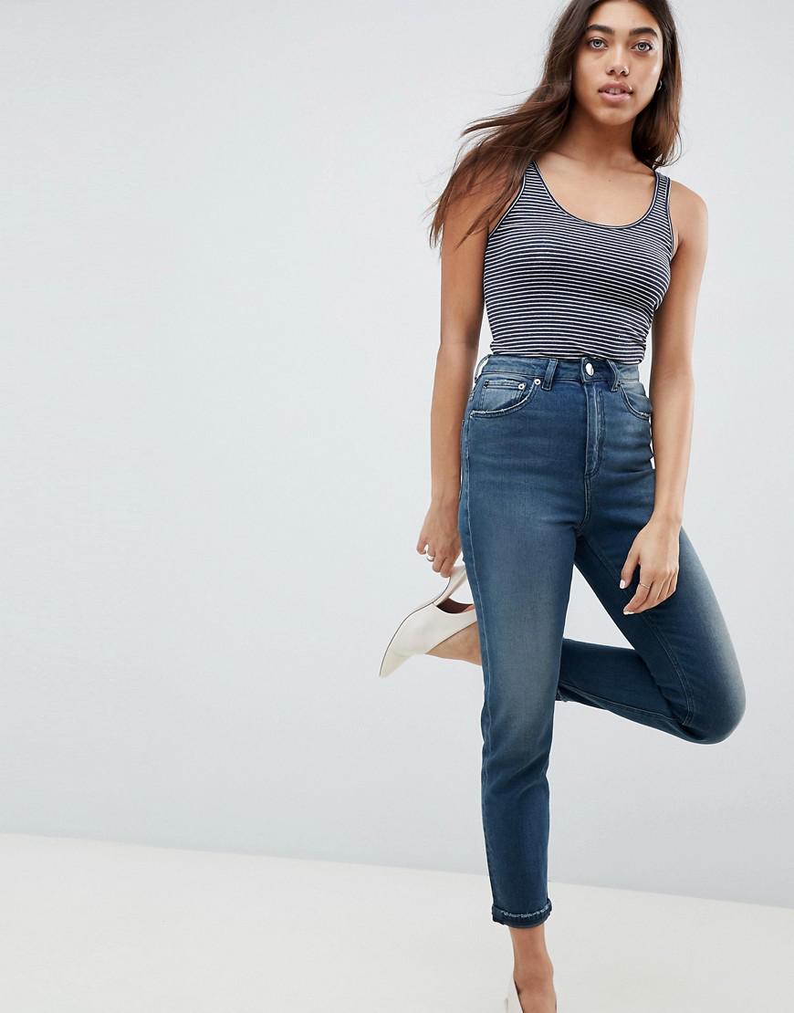 SPODNIE MOM JEANS