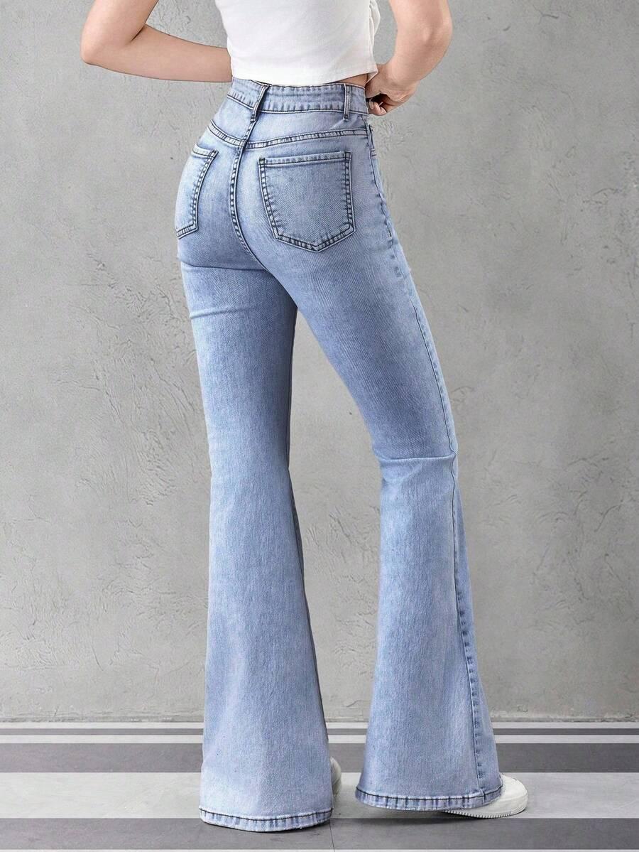 niebieskie spodnie jeans 