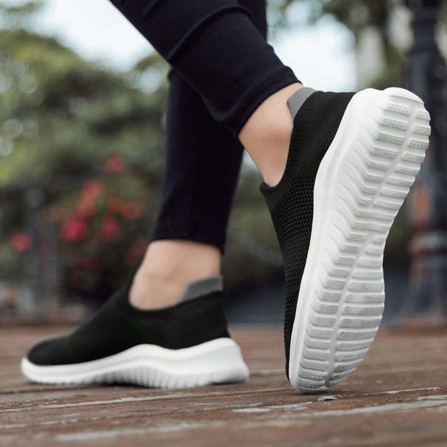 czarne buty sportowe