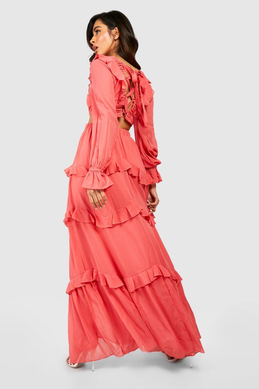 różowa sukienka z długim rękawem falbana