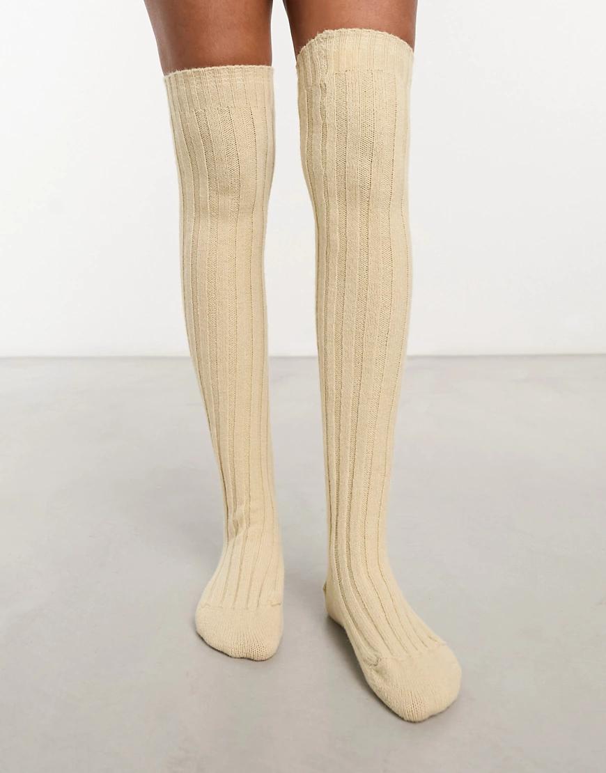 kremowe długie skarpetki za kolana