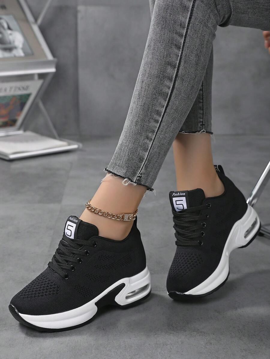 czarne buty sportowe