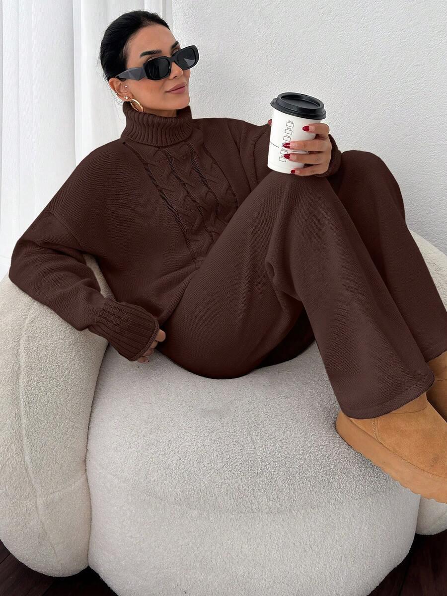 brązowy sweter spodnie komplet