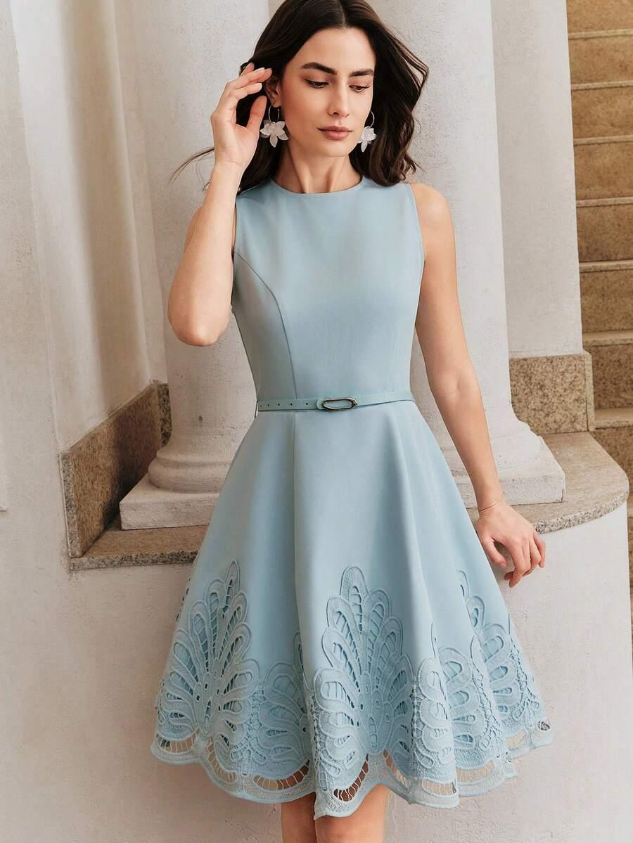 niebieska sukienka bez rękawów 