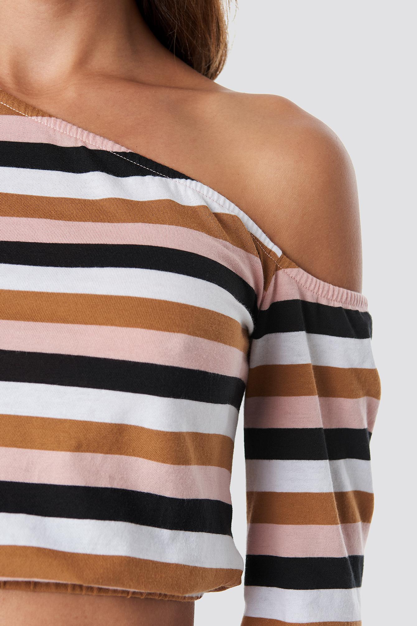 crop top asymetria paski kontrast