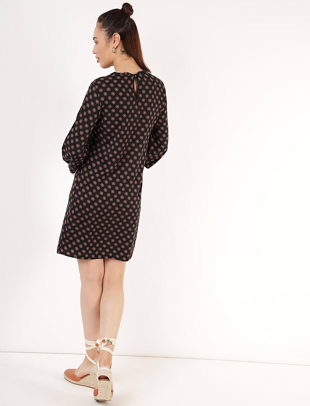 czarna sukienka print T42-3117K-Y4