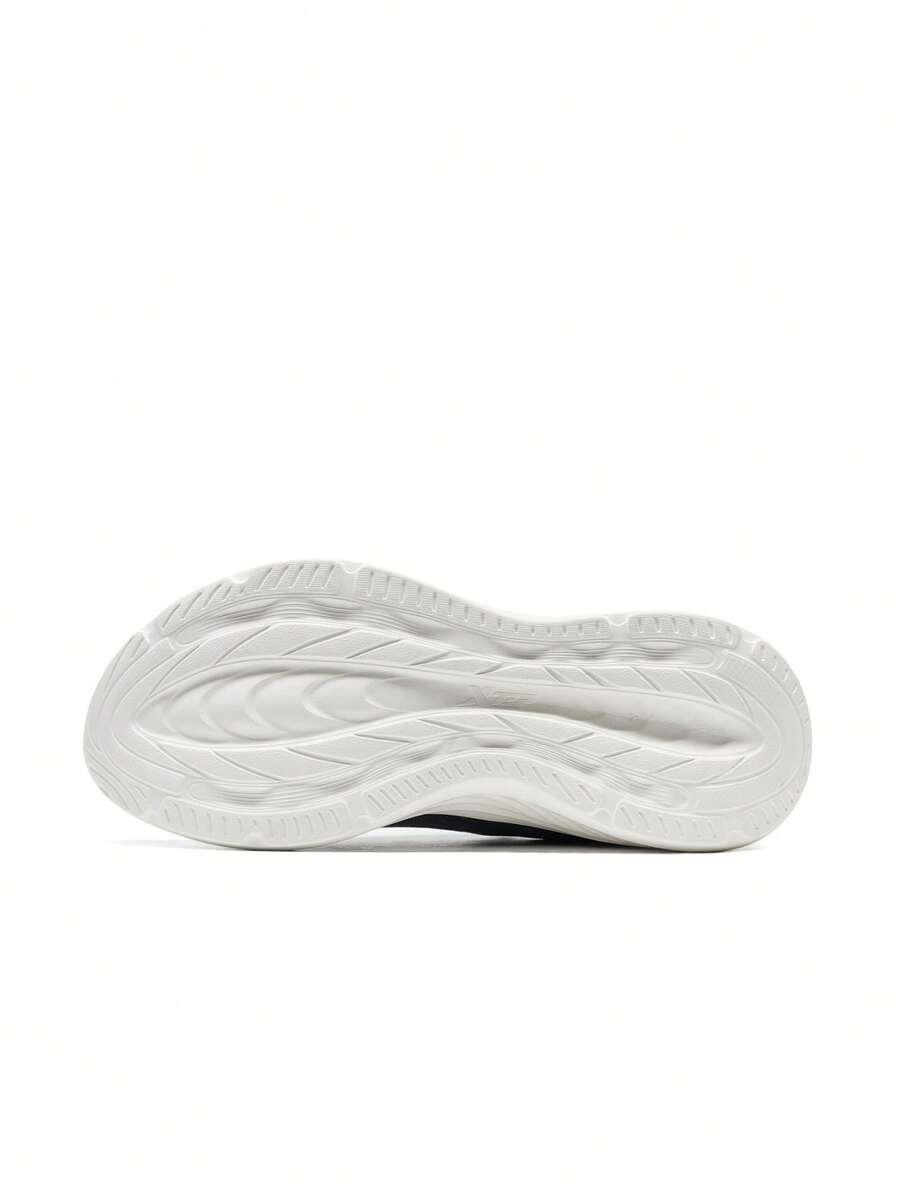 czarne buty sportowe