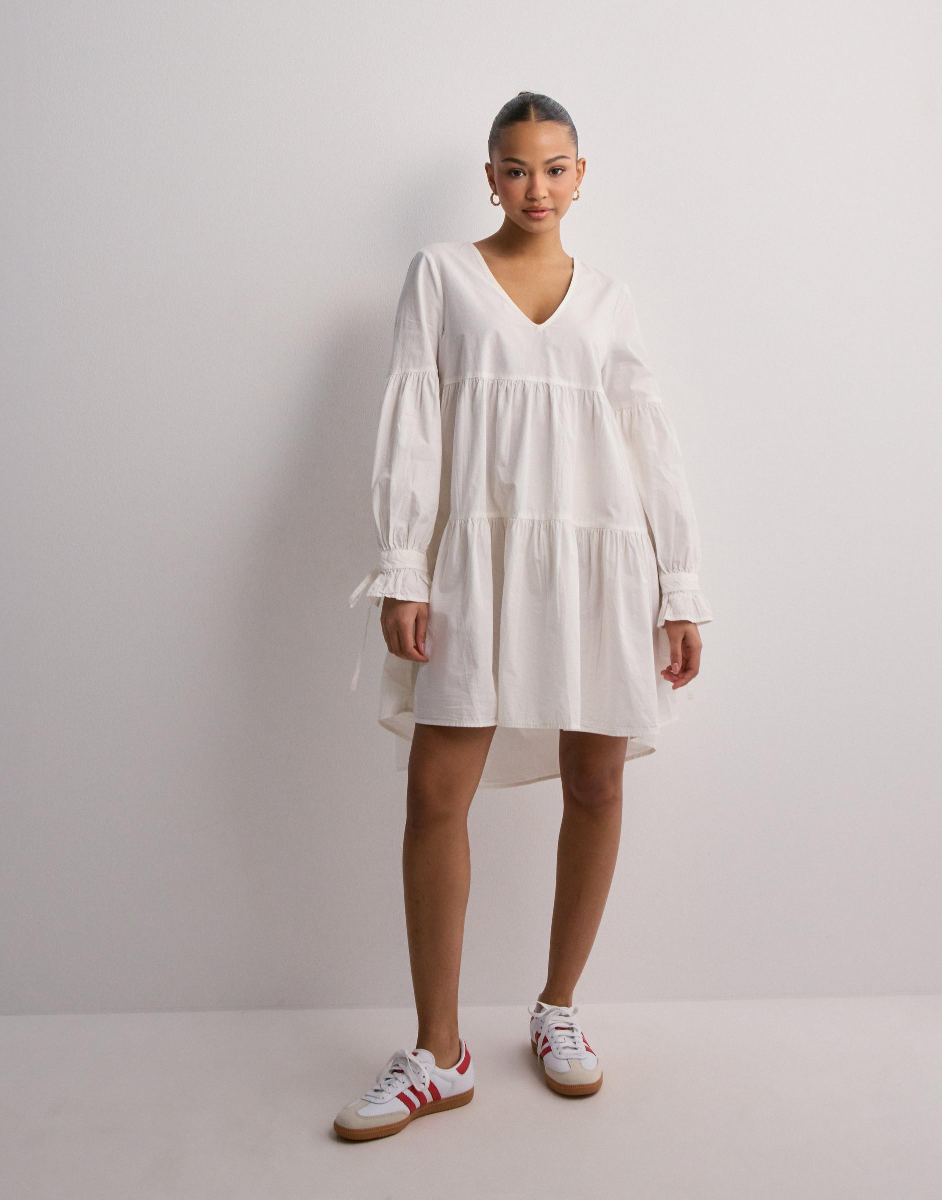 MINI SUKIENKA OVERSIZE V-NECK FALBANY