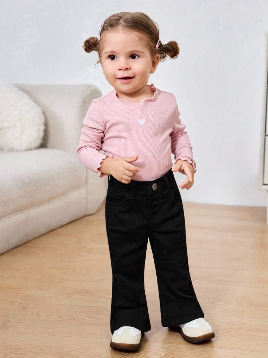 czarne spodnie jeans