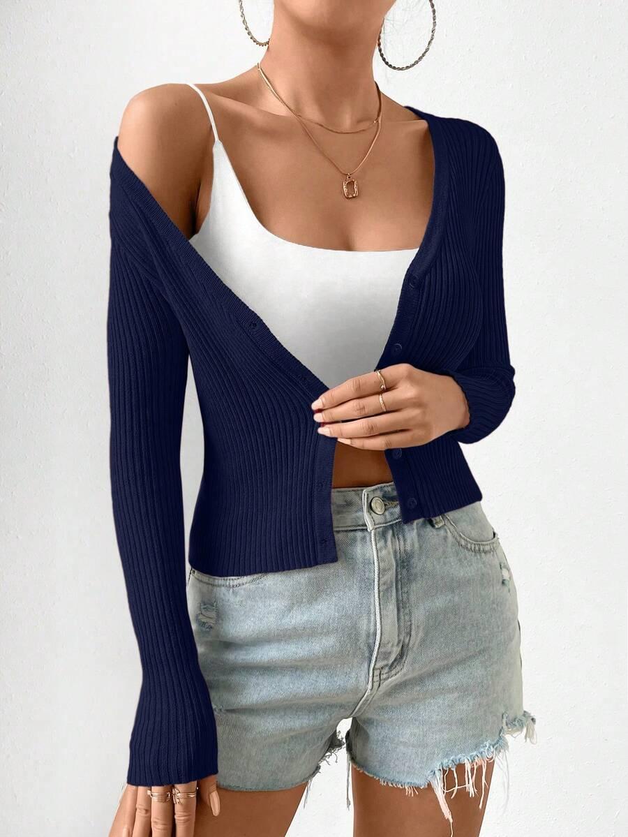 granatowy sweter guziki