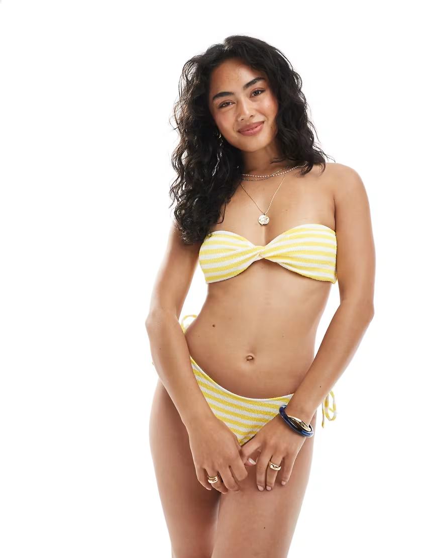 żółta góra od bikini w paski