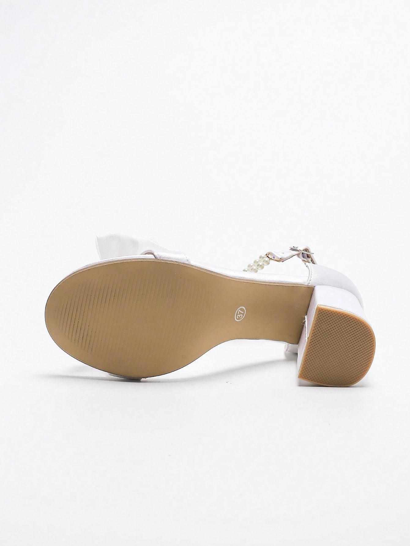 BIAŁE SANDAŁY ZDOBIENIE KOKARDA 