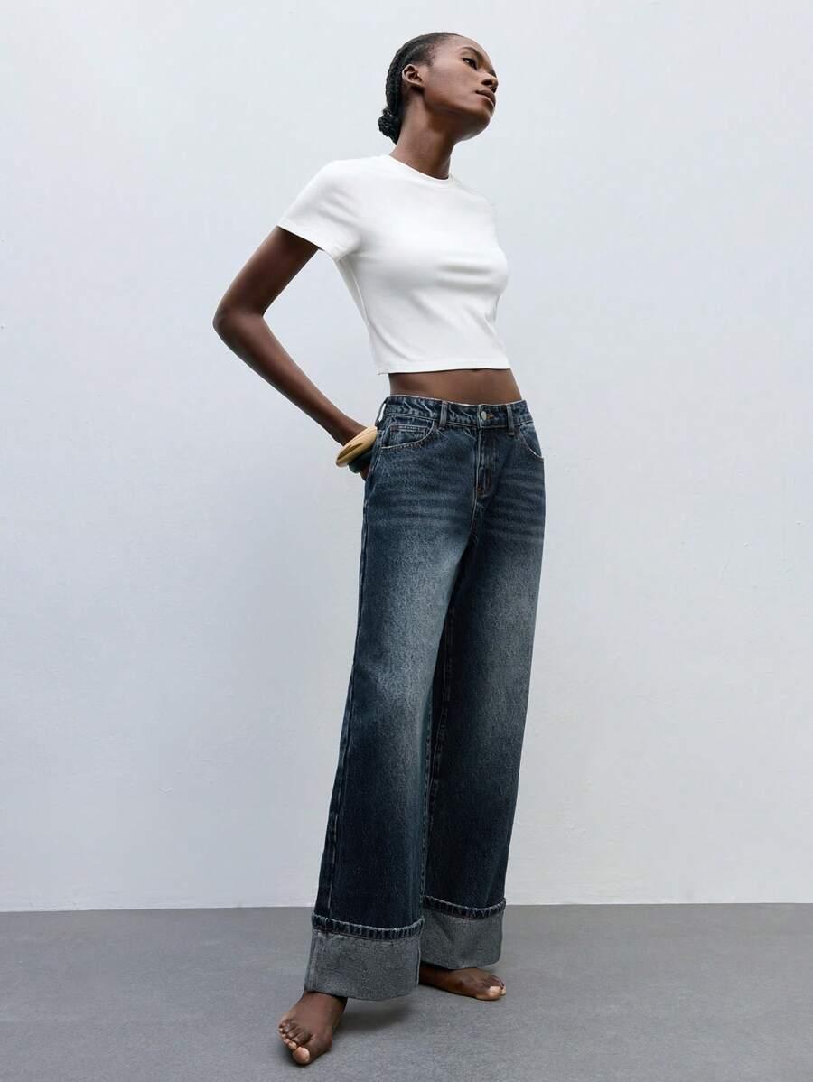 granatowe spodnie jeans