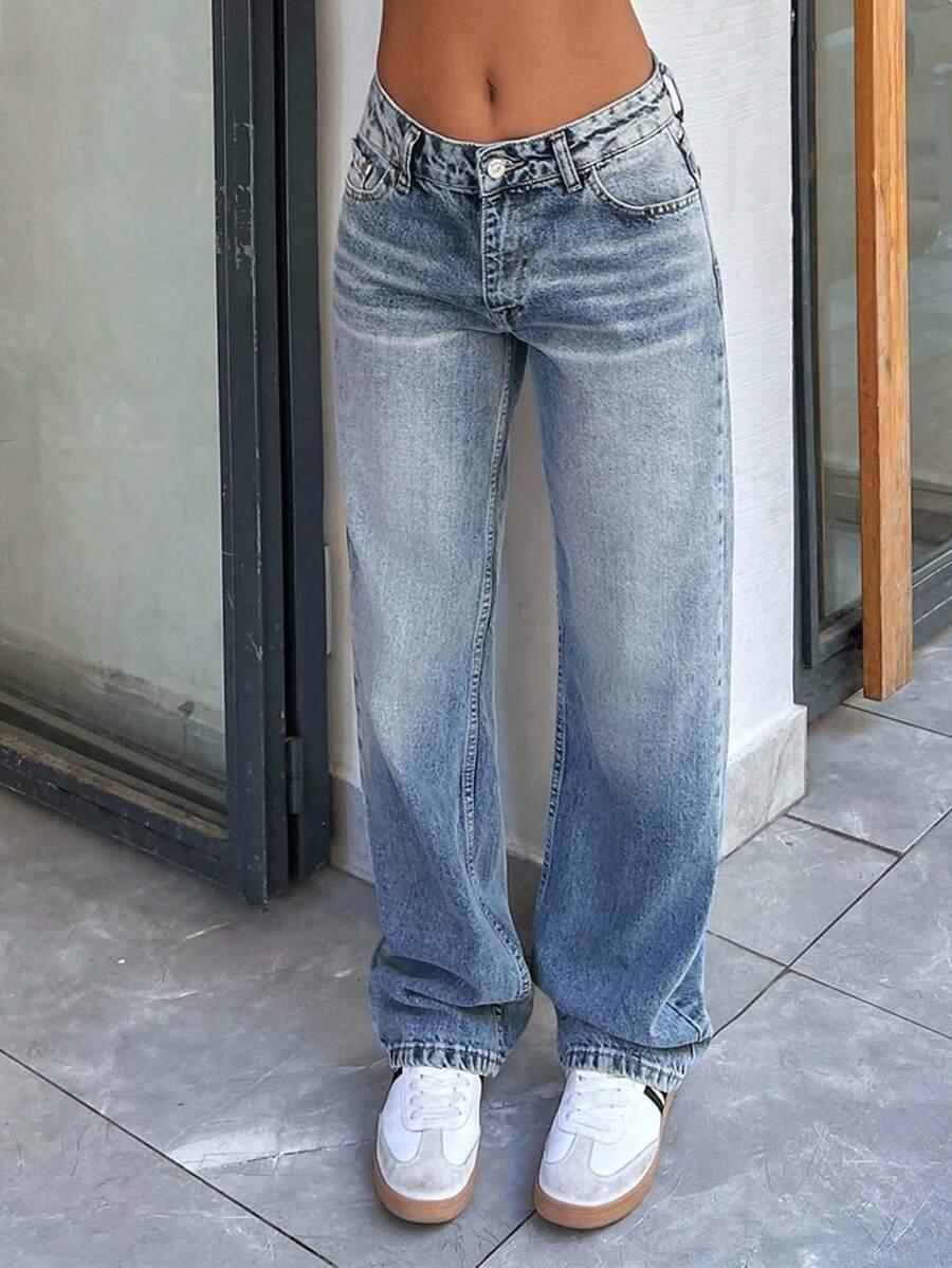 niebieskie spodnie jeans 