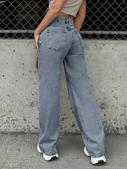niebieskie spodnie jeans