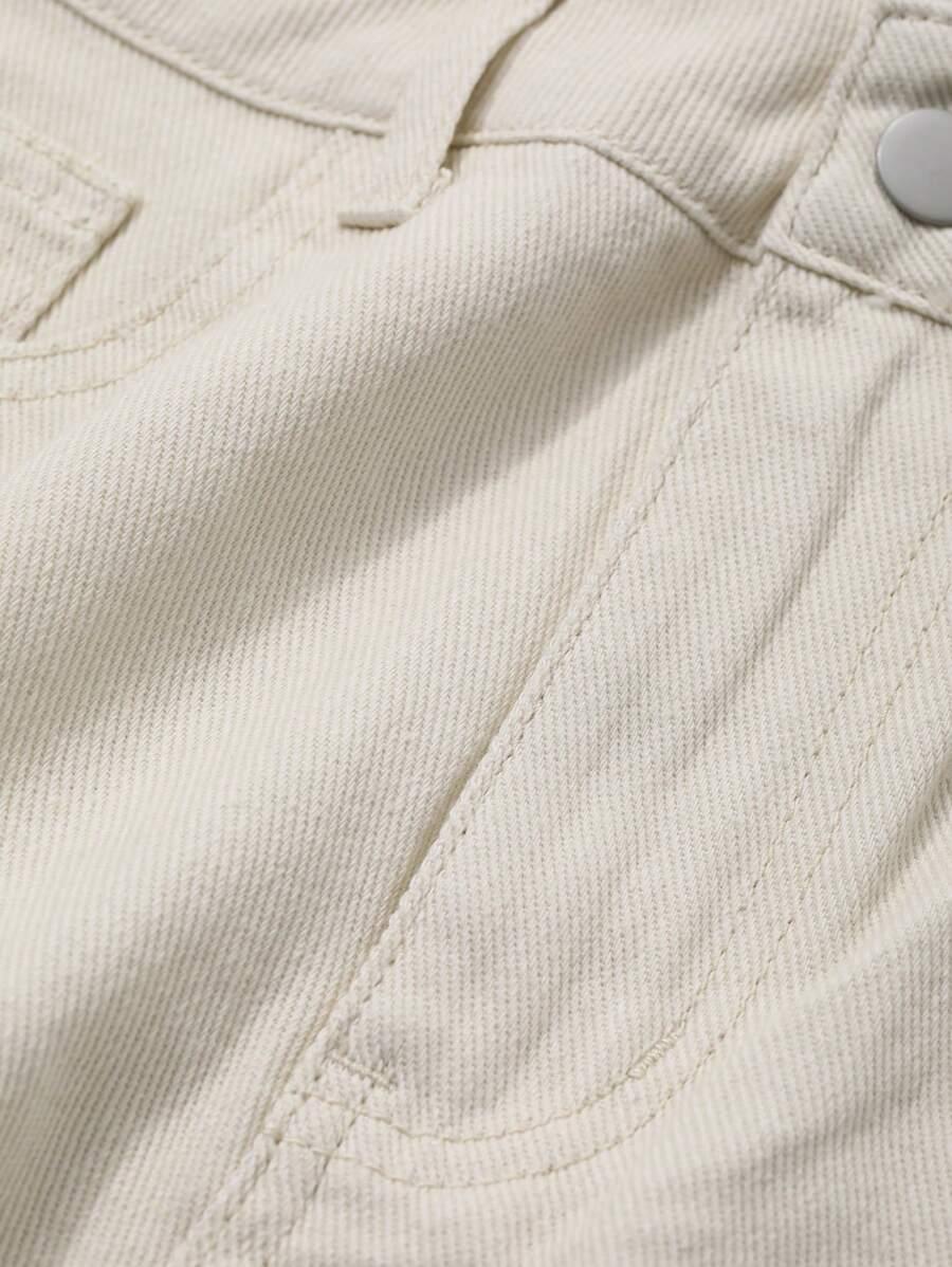 beżowe spodnie jeans